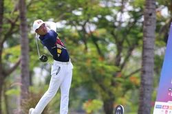 Giành huy chương golf lịch sử, Khánh Hưng và Anh Minh nhận thưởng nóng