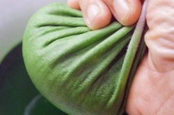 Người phụ nữ 52 tuổi bị hoại tử da vì tự đắp thuốc lá chữa ung thư