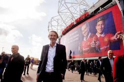 Nhà Glazer ưu tiên bán MU cho Sir Jim Ratcliffe