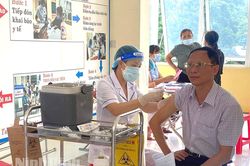 Nên tiêm mũi nhắc lại vắc xin COVID-19 cho đối tượng nguy cơ cao