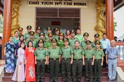 Đoàn sĩ quan Công an hưu trí hành trình về nguồn