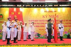 Cục Quản lý xây dựng và doanh trại nhận Huân chương Bảo vệ Tổ quốc hạng Nhất