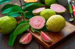Ổi cực tốt nhưng chuyên gia khuyến cáo 5 nhóm người nên hạn chế ăn