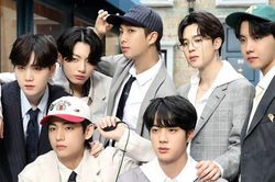 'Beyond The Story: 10-Year Record of BTS' - Cuốn sách chính thức đầu tiên của BTS sắp ra mắt
