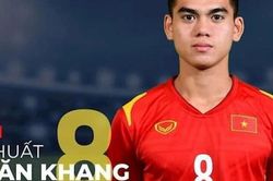 Khuất Văn Khang nhận phần thưởng đặc biệt, được HLV Troussier tổ chức sinh nhật ấm cúng