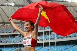 'Siêu nhân' Nguyễn Thị Oanh nói gì khi được tặng nhà, tặng xe sau thành tích phi thường ở SEA Games 32?
