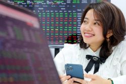 Cổ phiếu chứng khoán nóng trở lại, VN-Index vượt mốc 1.066 điểm