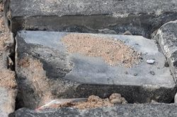 Huế: Phố đi bộ gần 100 tỷ đồng vừa sử dụng đã bong rộp