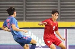 HLV Troussier và U22 Việt Nam mừng Khuất Văn Khang sinh nhật tuổi 20