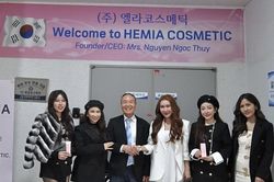 Thăm nhà máy sản xuất kem chống nắng Hemia tại Hàn Quốc