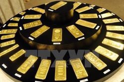 Giá vàng châu Á đi xuống trong chiều 12/5 do áp lực từ đồng USD mạnh