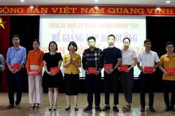 103 quần chúng ưu tú được bồi dưỡng nhận thức về Đảng