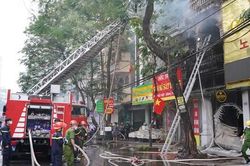 Phó Thủ tướng chia buồn với gia đình nạn nhân vụ cháy ở Hải Phòng