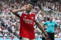 Nghệ thuật 'hắc ám' giúp Arsenal bám đuổi Man City