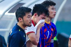 Cầu thủ U22 Việt Nam ôm đầu, bật khóc nức nở sau thất bại tiếc nuối trước U22 Indonesia
