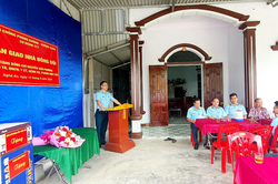 Sư đoàn 377 bàn giao 'Nhà đồng đội' tặng quân nhân có hoàn cảnh khó khăn
