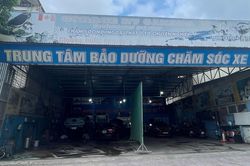 Gara ô tô gửi hóa đơn cho khách có chi tiết 'phong bì đăng kiểm'