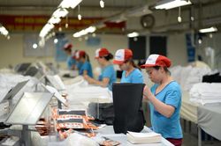 Thị trường trong nước: 'Trụ đỡ' giúp doanh nghiệp hồi phục tăng trưởng