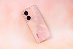 Smartphone RAM 12 GB, sạc 44W, màn hình 120Hz, giá 'hạt dẻ'