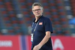 HLV Troussier: Những bàn thua buồn cười, thế hệ này rất tiềm năng