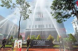 Diễn tập phương án chữa cháy tại tòa nhà Viettel An Giang
