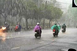 Thời tiết cuối tuần: Mưa dông diện rộng, lốc, sét, mưa đá nhiều nơi