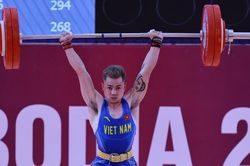 Lại Gia Thành bảo vệ thành công Huy chương vàng cử tạ trong ngày ra quân