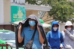 Bác sĩ hướng dẫn cách xử trí khi bị say nắng, say nóng