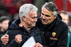 Mourinho khóc trong ngày làm nên lịch sử cùng Roma