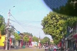 Ô tô tông hàng loạt xe máy, người bị thương văng tứ tung