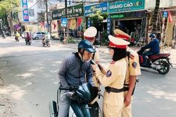 Những 'bóng hồng' phát huy hiệu quả xử lý vi phạm nồng độ cồn tại quận Thanh Xuân