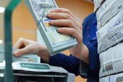Sau cuộc đua tăng lãi suất, ngân hàng 'gồng mình' trả lãi tiền gửi