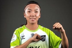 Huỳnh Như sắp gia hạn hợp đồng với Lank