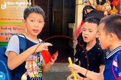 Tràn lan bánh kẹo không rõ nguồn gốc trước cổng trường tại Nghệ An