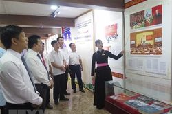 Thái Nguyên: Triển lãm 'Những tấm gương bình dị mà cao quý'