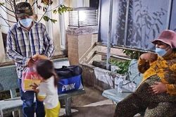 Thai phụ 8 tháng cùng chồng và con nhỏ bị xe khách bỏ rơi giữa đường
