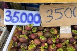 Sau cơn sốt làm gỏi gà, măng cụt hạ giá bất ngờ