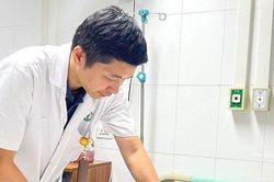 Thiếu nữ 17 tuổi thủng ruột vì thói quen tưởng chỉ có ở người cao tuổi