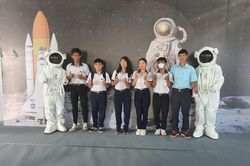 Cựu phi hành gia NASA giao lưu với giới trẻ Hậu Giang