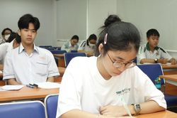 Thi tốt nghiệp THPT năm 2023, thí sinh là ưu tiên số 1
