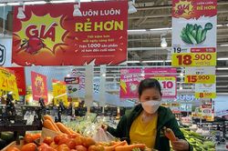 Điện, xăng, thực phẩm tăng giá, gánh nặng chi tiêu 'đè lên vai' người tiêu dùng