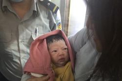 Bé gái chào đời trên chuyến tàu SE4