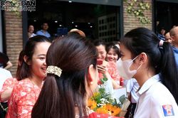 'Con đỗ vào lớp 10, tôi thưởng nóng một chiếc ô tô'