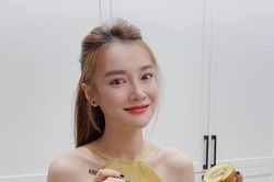 Mang bầu lần 2, Nhã Phương lộ vóc dáng gầy gò