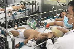 Số ca tay chân miệng vẫn đang tăng, lo ngại chủng gây bệnh nặng