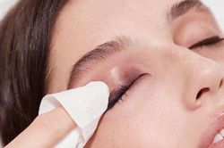 Đừng để làn da phải 'kêu cứu' khi gặp phải loạt điều này chỉ vì thói quen đi ngủ cùng lớp trang điểm
