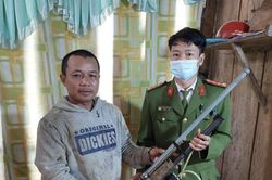Người dân Thừa Thiên - Huế giao nộp 654 súng