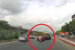 Clip: Vội vàng điền vào chỗ trống, xe sang Mercedes gặp ngay hậu họa