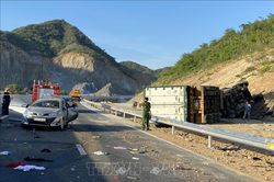 Tai nạn nghiêm trọng trên cao tốc Cam Lâm - Nha Trang, 4 người thương vong