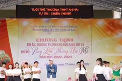 Thầy Hiệu phó vừa nhảy vừa hát cực 'sung' trong buổi chia tay học sinh lớp 12